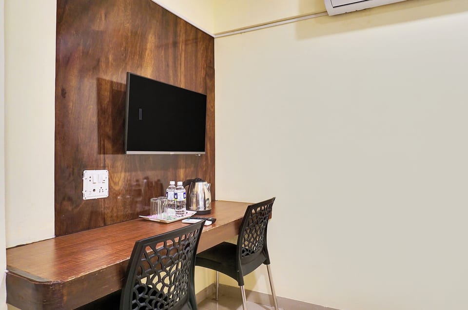 Egyptian cotton sheets, premium bedding, in-room safe, free WiFi