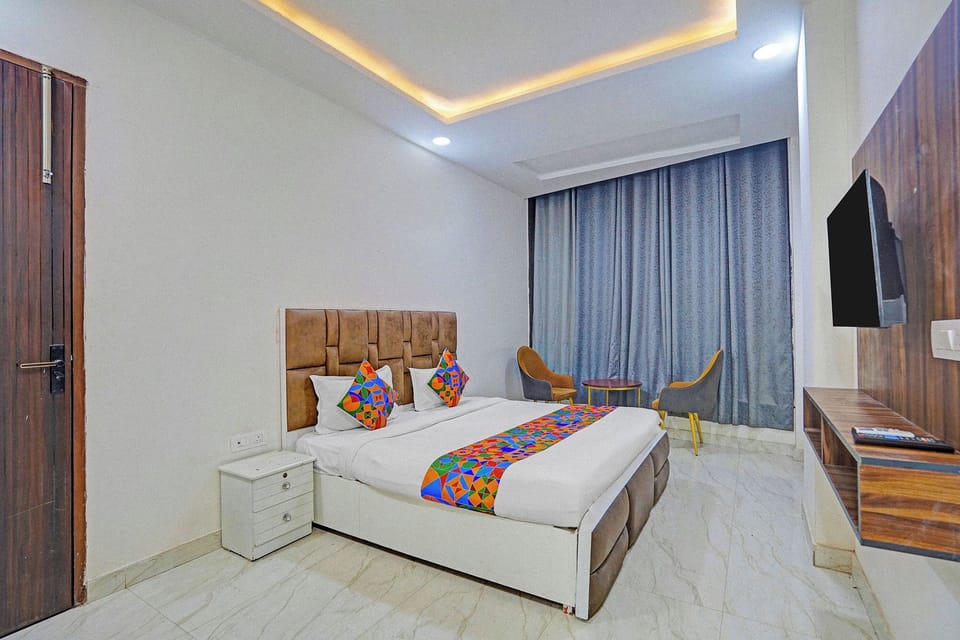 Egyptian cotton sheets, premium bedding, free WiFi, bed sheets