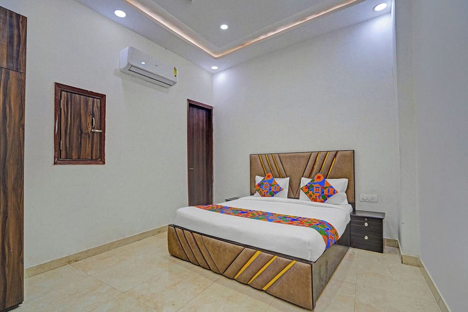 Egyptian cotton sheets, premium bedding, WiFi (free), bed sheets