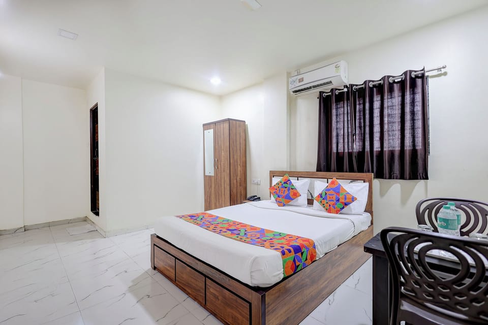 Egyptian cotton sheets, premium bedding, in-room safe, free WiFi