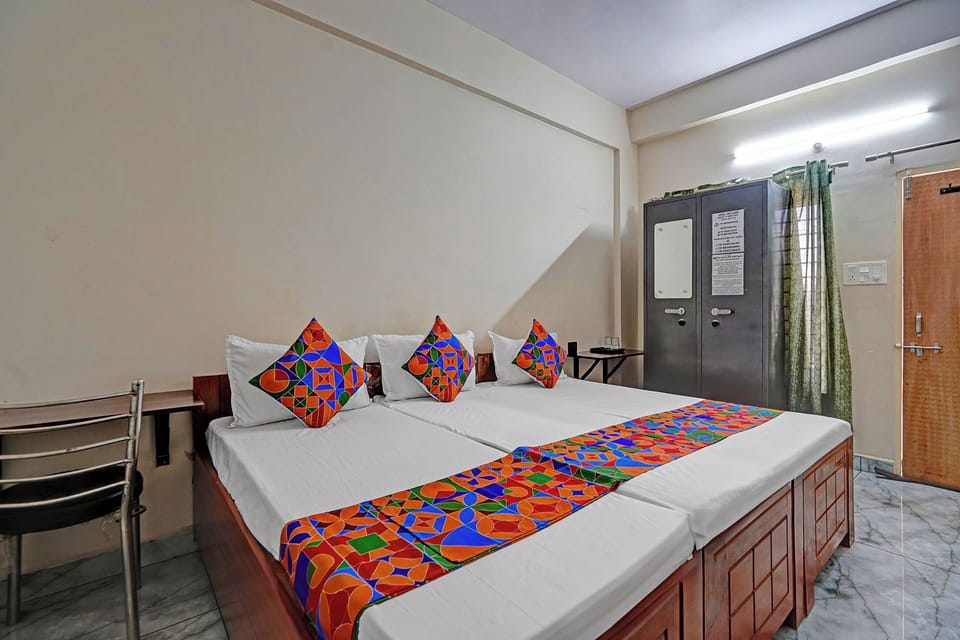 Deluxe Room | Egyptian cotton sheets, premium bedding, in-room safe, WiFi (free)