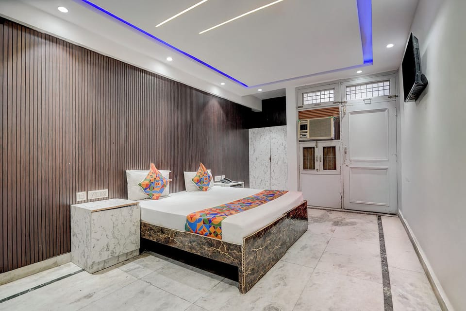 Egyptian cotton sheets, premium bedding, free WiFi, bed sheets