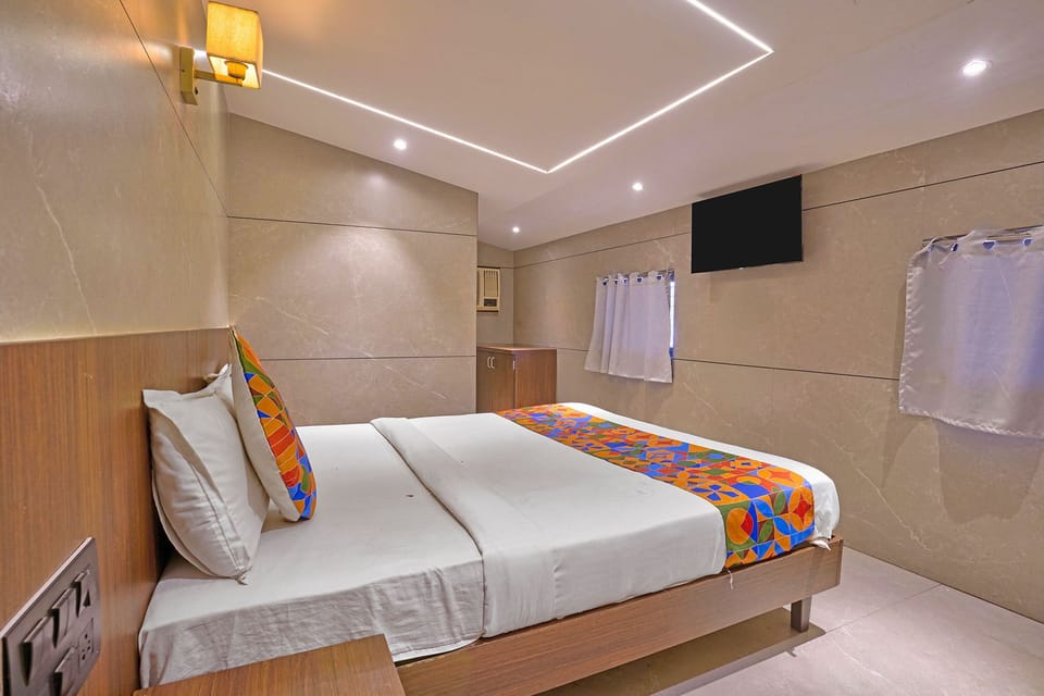 Egyptian cotton sheets, premium bedding, in-room safe, free WiFi