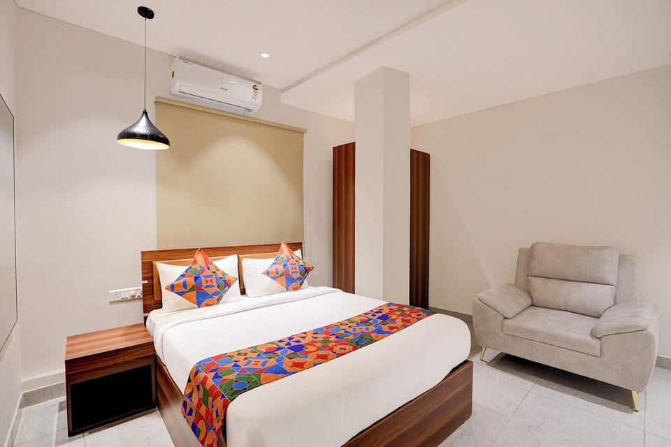 Egyptian cotton sheets, premium bedding, in-room safe, WiFi (free)
