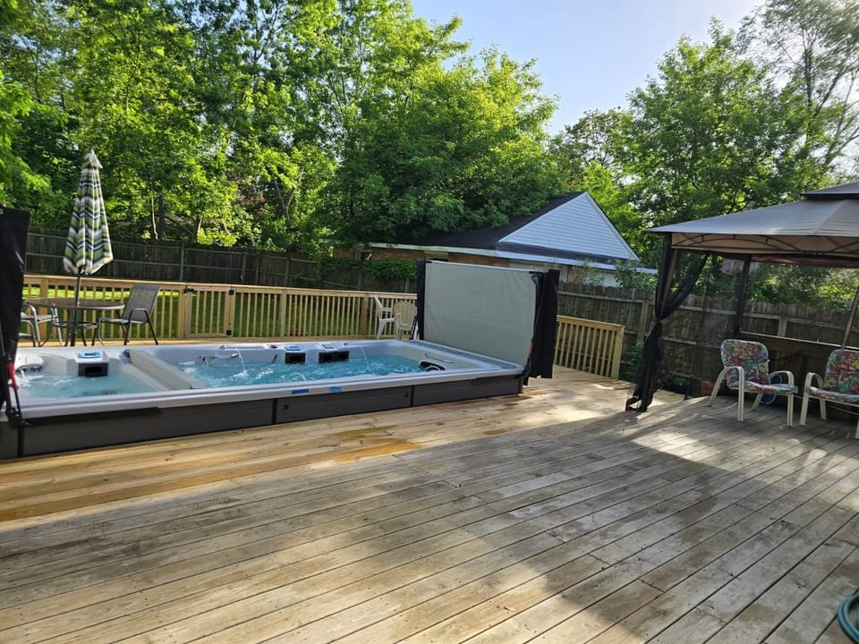 Outdoor spa tub