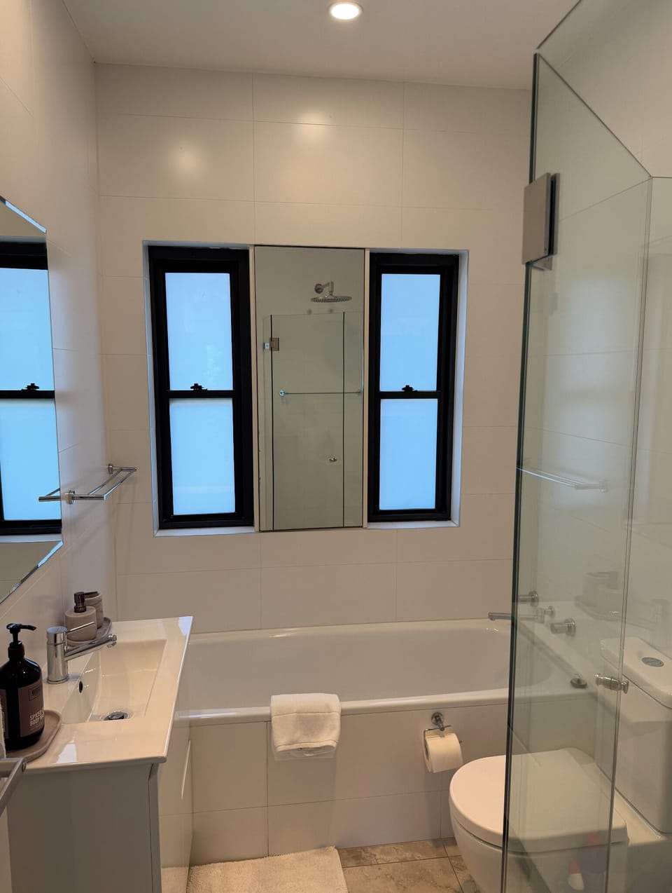 Manly 3 Bedroom Home - Upper Duplex House in Manly