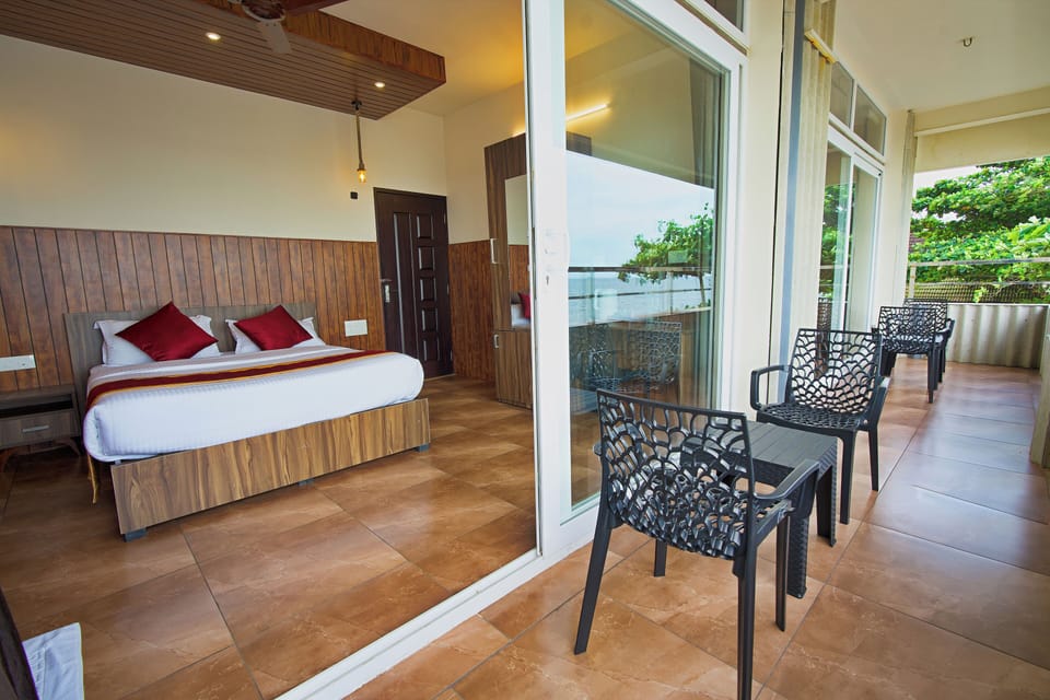 First Floor -Sea View Deluxe Room | Desk, laptop workspace, blackout drapes, soundproofing