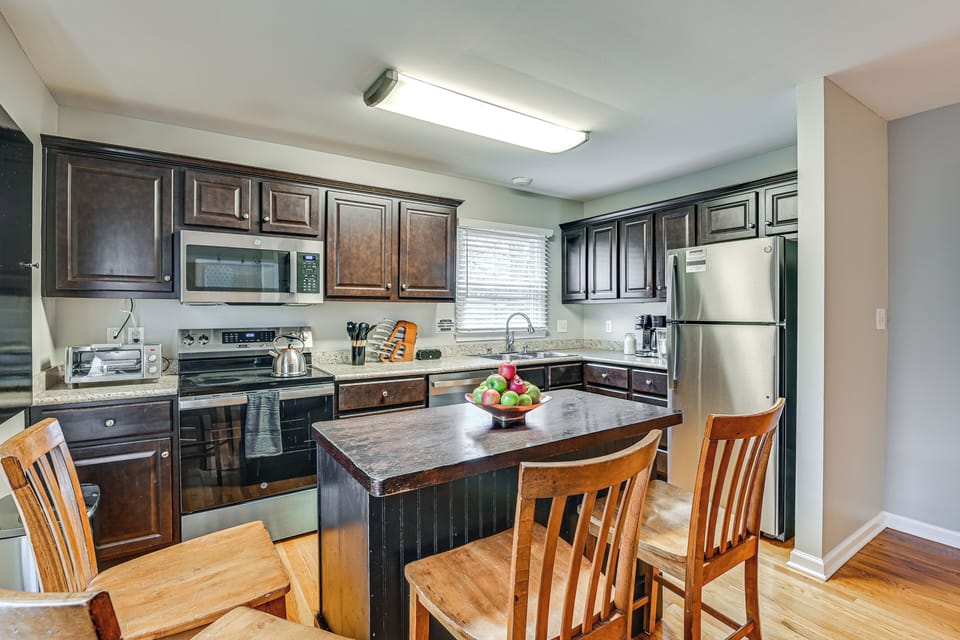 Midway Vacation Rental | 3BR | 1BA | 1,000 Sq Ft | Step-Free Access