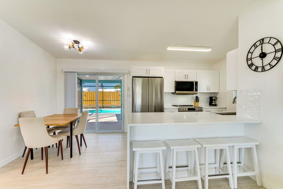Dining Table | Breakfast Bar | Dishware/Flatware