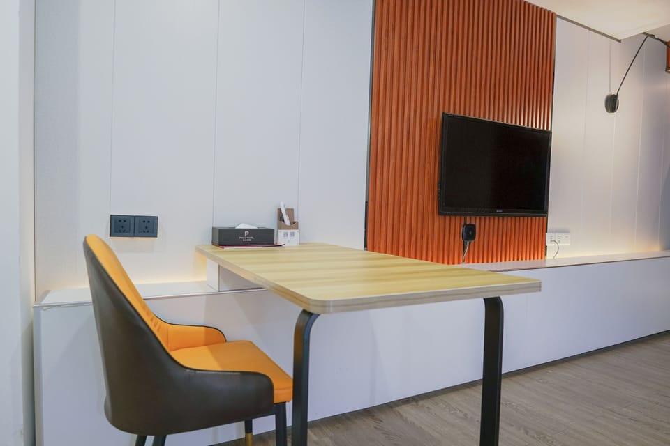 Business Double Room | Desk, blackout drapes, soundproofing, iron/ironing board