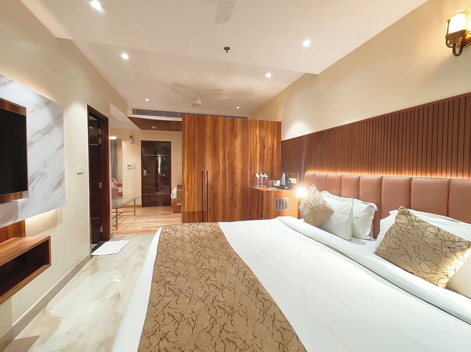 Superior Double Room, Air conditioning | Hypo-allergenic bedding, desk, soundproofing, free WiFi
