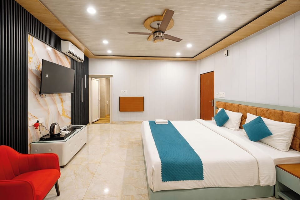 Superior Double Room, Air conditioning | Hypo-allergenic bedding, desk, soundproofing, free WiFi