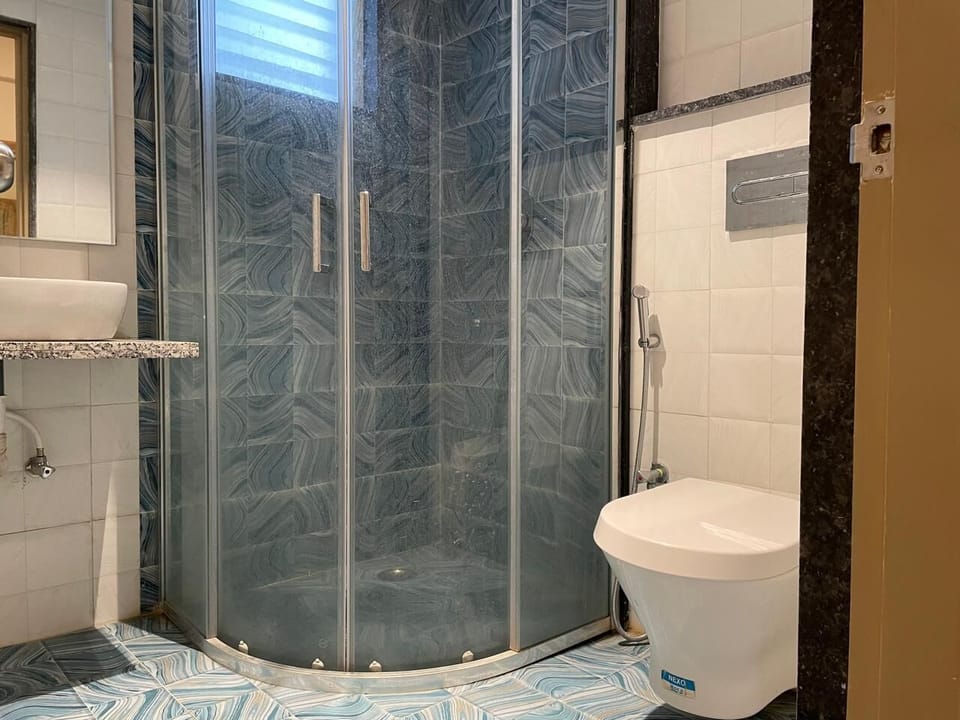 Standard Apartment, Balcony, Garden View | Bathroom | Shower, towels, soap, shampoo