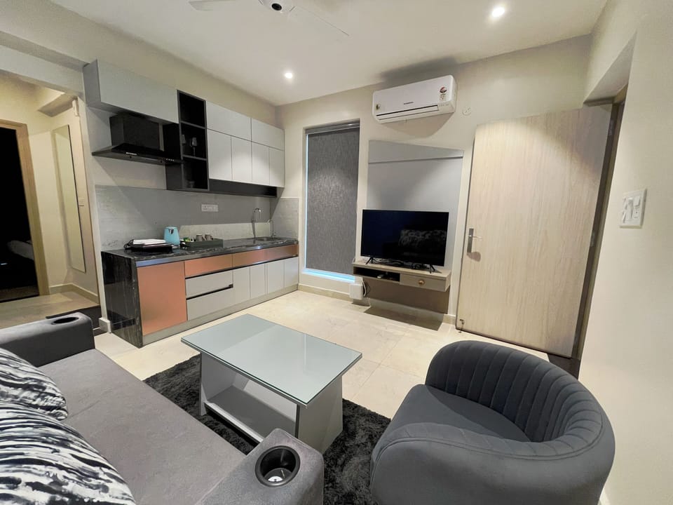 Standard Apartment, Balcony, Garden View | Interior