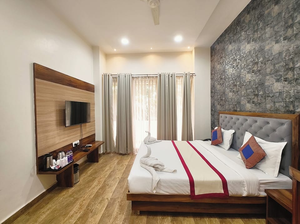Executive Double Room, Air conditioning | Hypo-allergenic bedding, desk, soundproofing, free WiFi