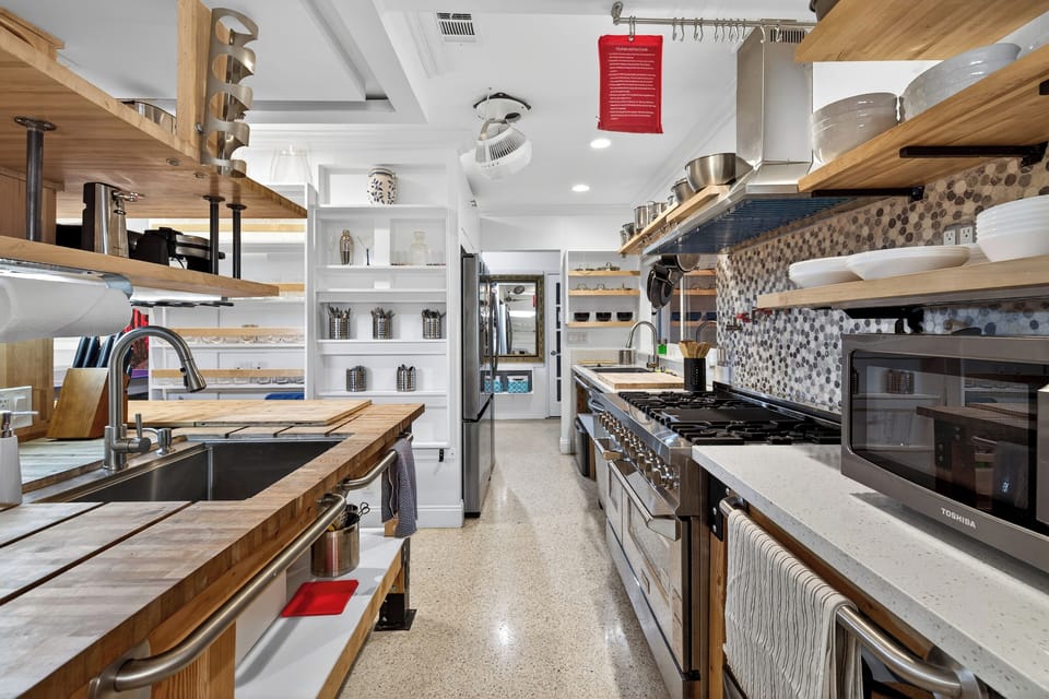 Fully equipped kitchen.
