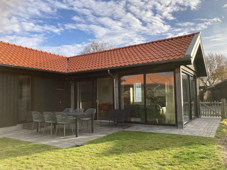 House, 2 Bedrooms, Patio, Garden View | Outdoor dining