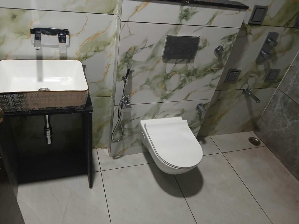 Shower, free toiletries, towels, soap