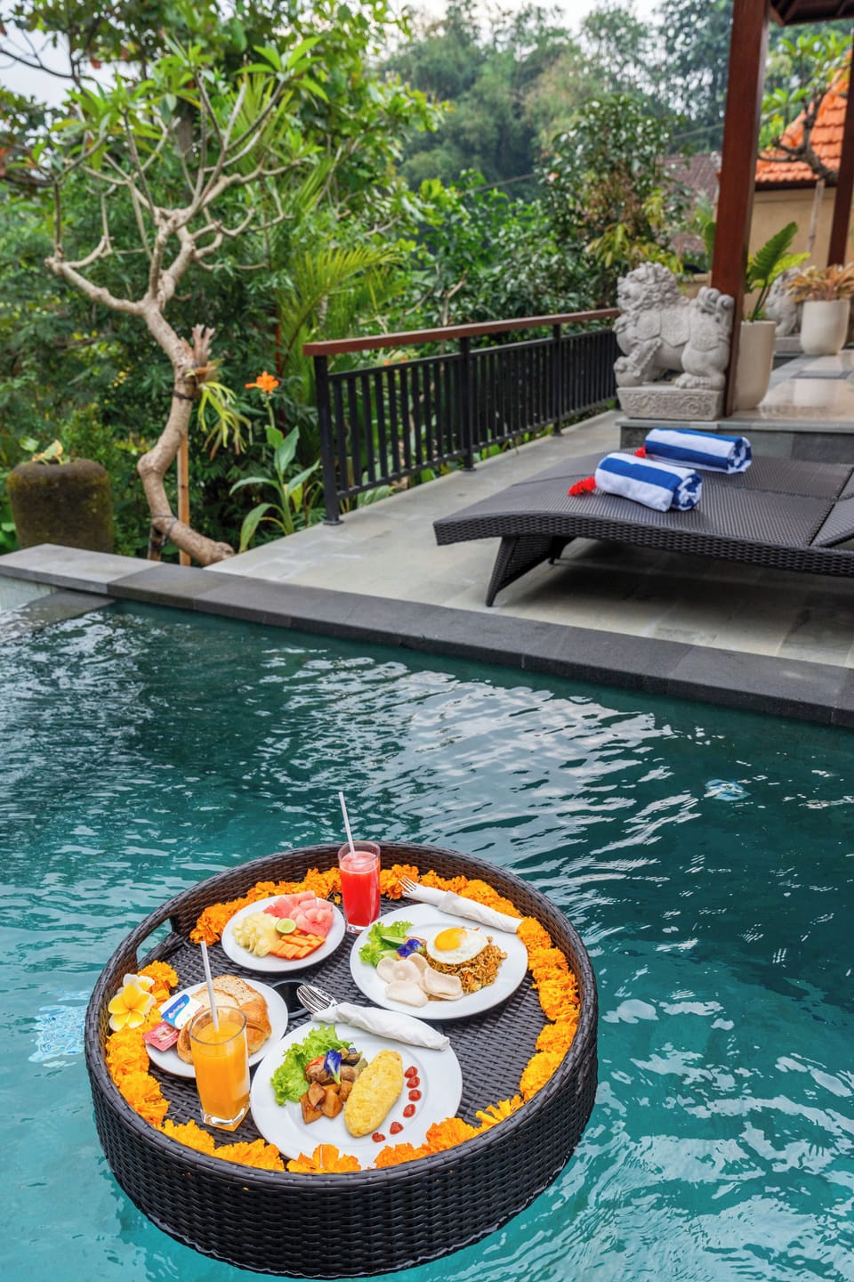 Outdoor pool, sun loungers