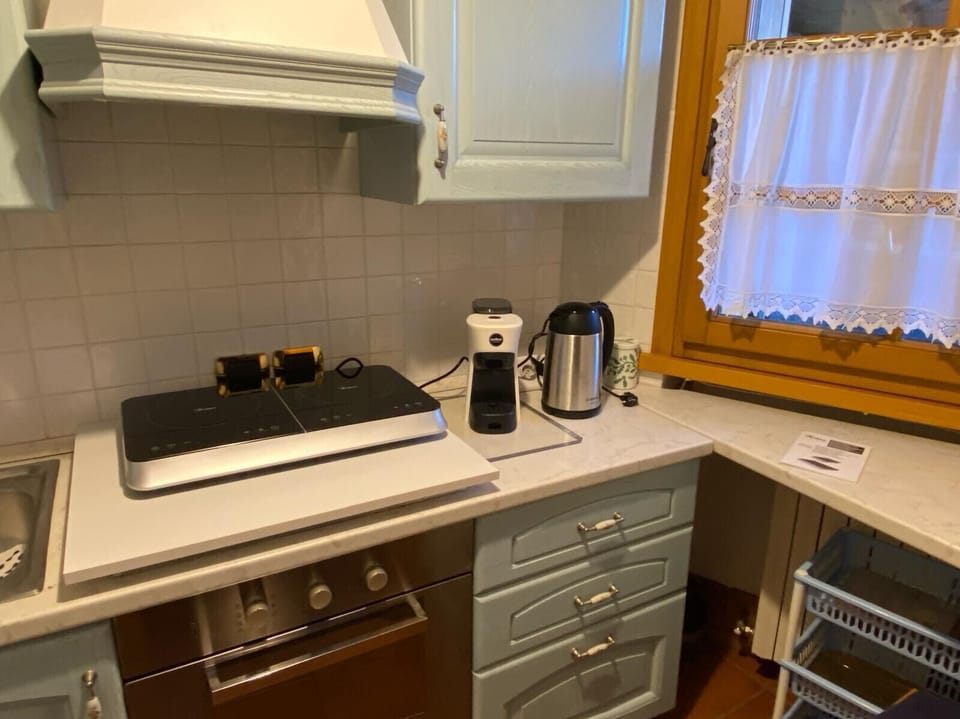 KITCHENETTE