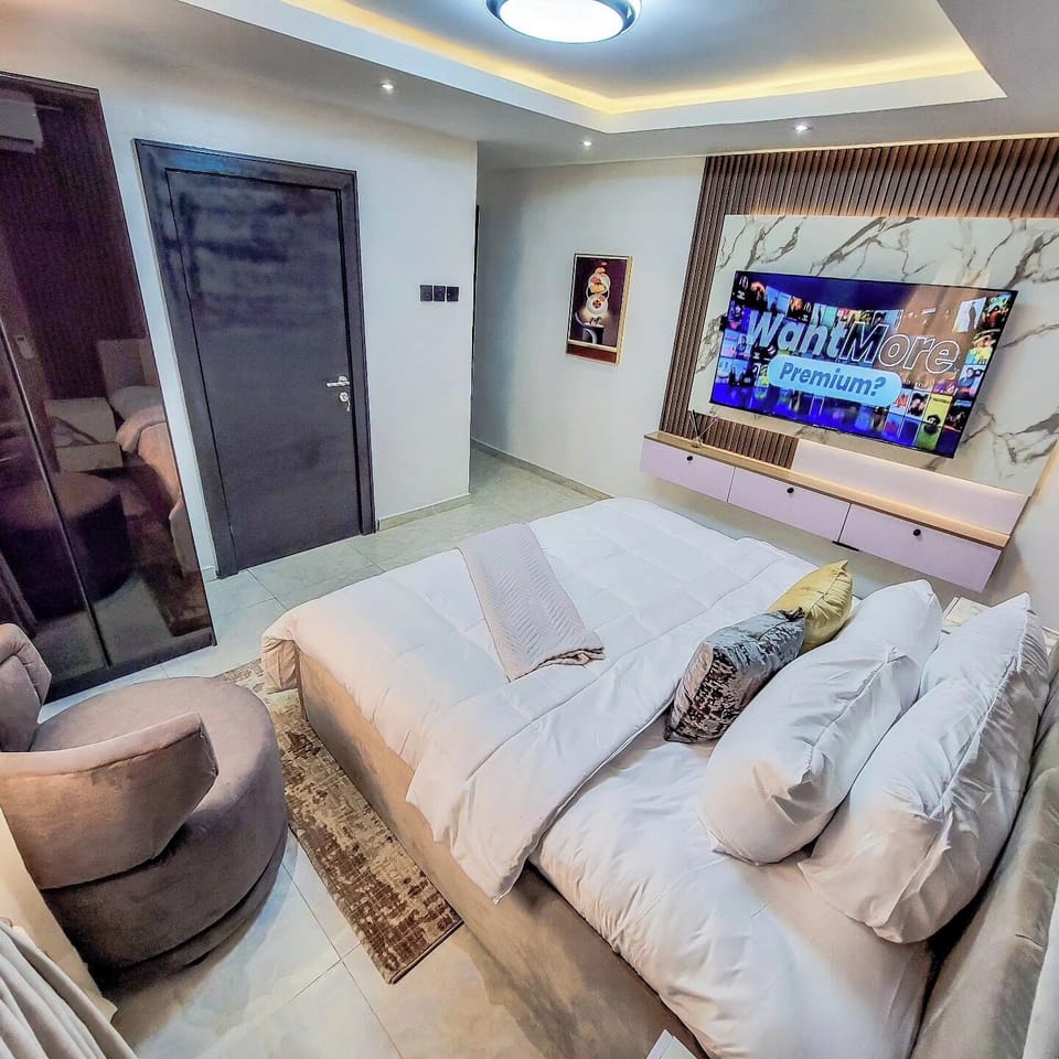 Deluxe Room, Balcony, City View | Desk, laptop workspace, blackout drapes, free WiFi