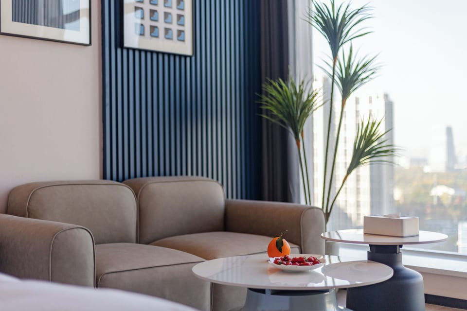 Comfort Double Room, City View | Living area