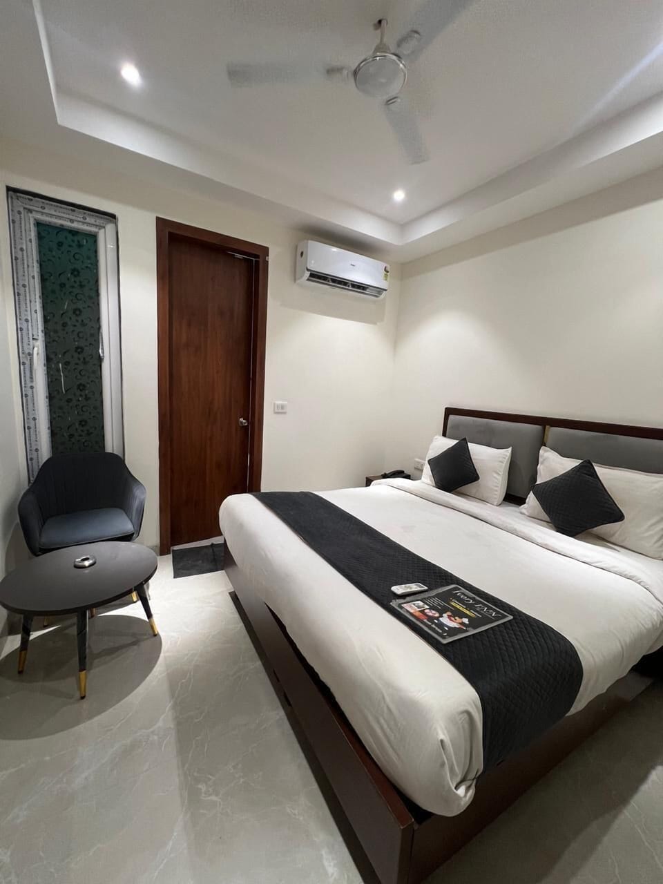 Hypo-allergenic bedding, memory foam beds, in-room safe, desk