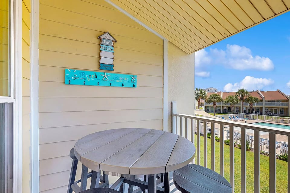 Seacove 8H- Southern Charm on the Gulf balcony