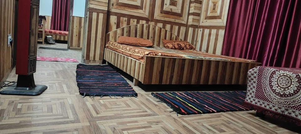 Classic Room, Mountain View | Rollaway beds, free WiFi, bed sheets