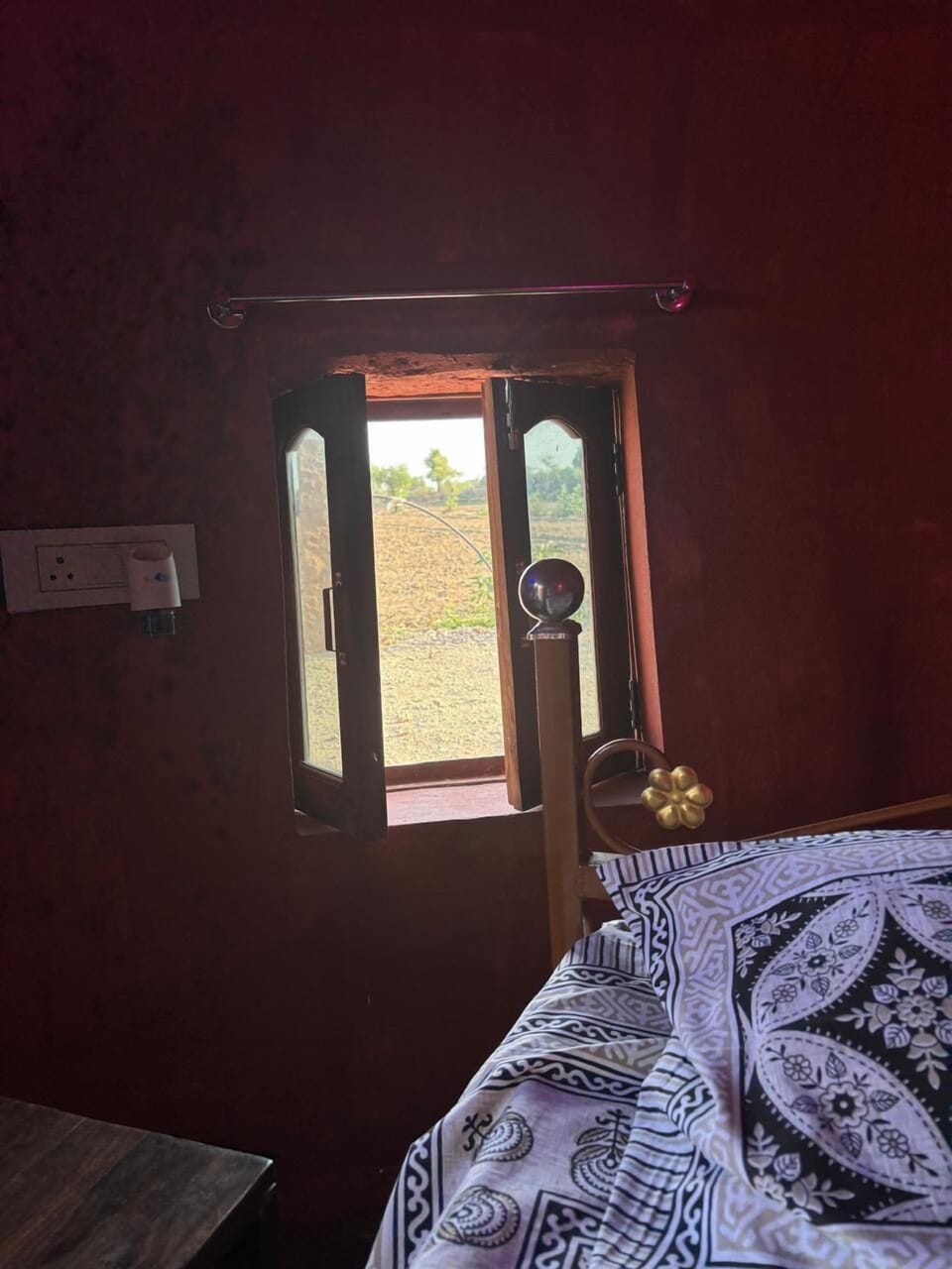 Laptop workspace, iron/ironing board, WiFi (free)