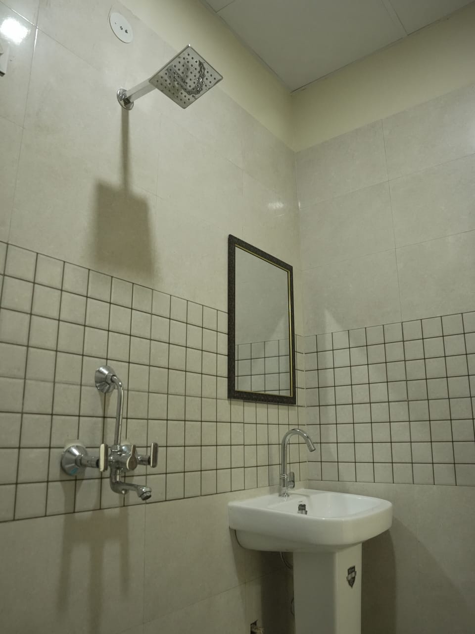 Superior Double Room | Bathroom | Shower, towels
