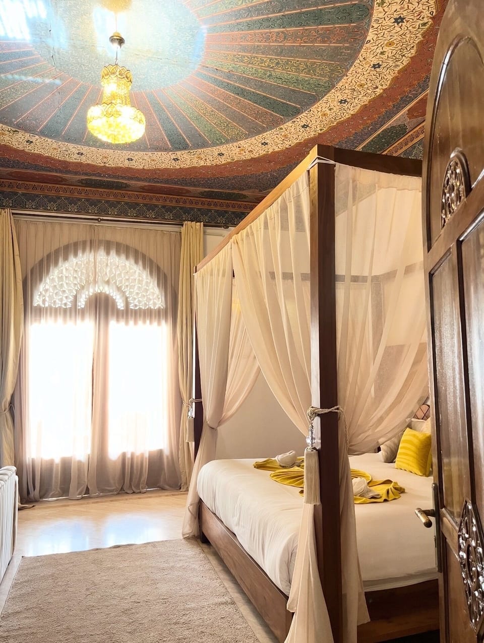 Deluxe Suite, Pool View | Minibar, in-room safe, blackout drapes, soundproofing
