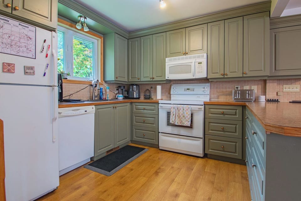 Fully Equipped Kitchen with Dishwasher