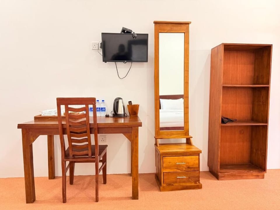 Desk, laptop workspace, soundproofing, free WiFi