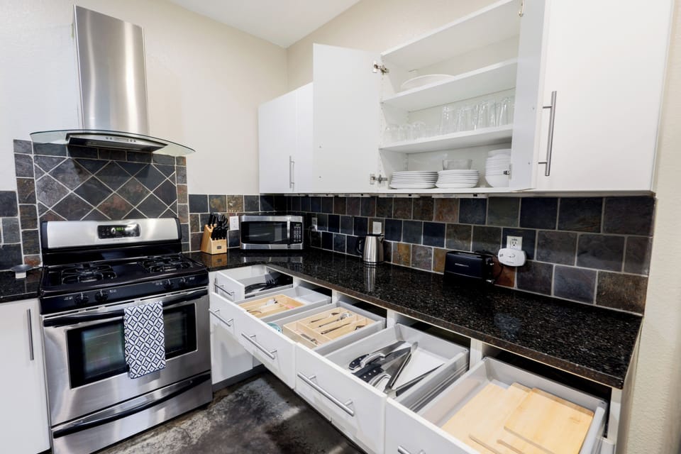 We have all the essentials you need for the perfect vacation or long term stay!