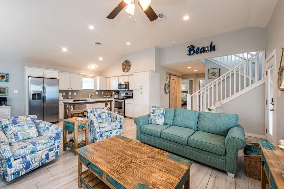 Always Beachin Port Aransas - Living room layout
