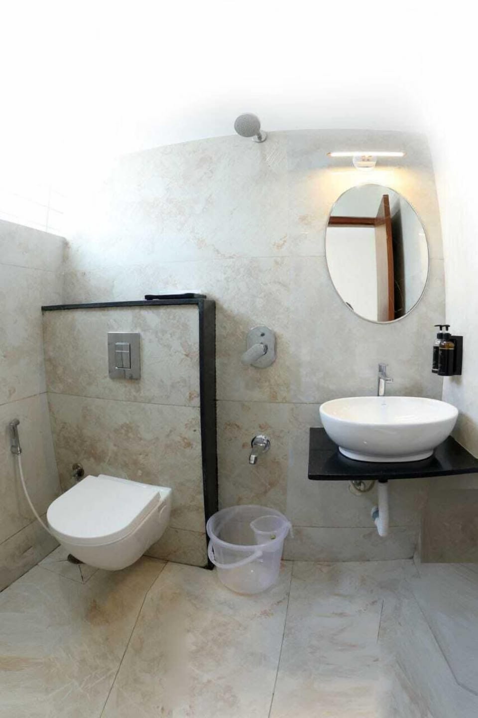 Deluxe Double Room, City View | Bathroom | Free toiletries, hair dryer, towels, soap