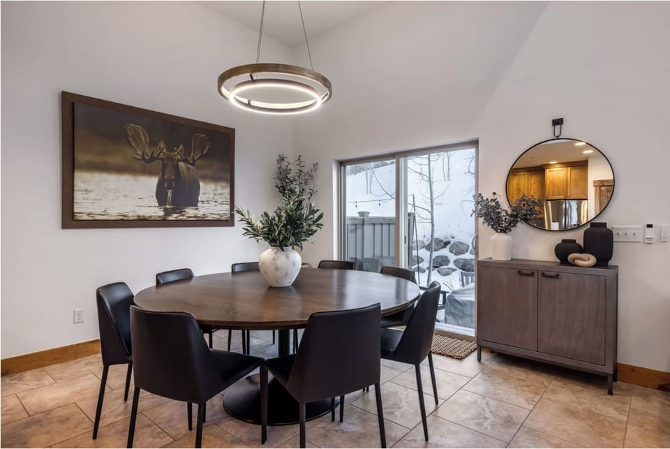 Luxury House, 4 Bedrooms | Dining