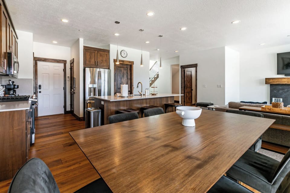 Luxury House, 4 Bedrooms | In-room dining