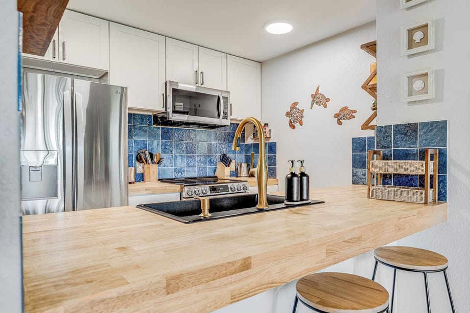Spacious countertop and open style kitchen