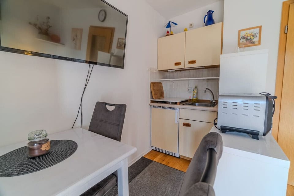 Compact kitchenette