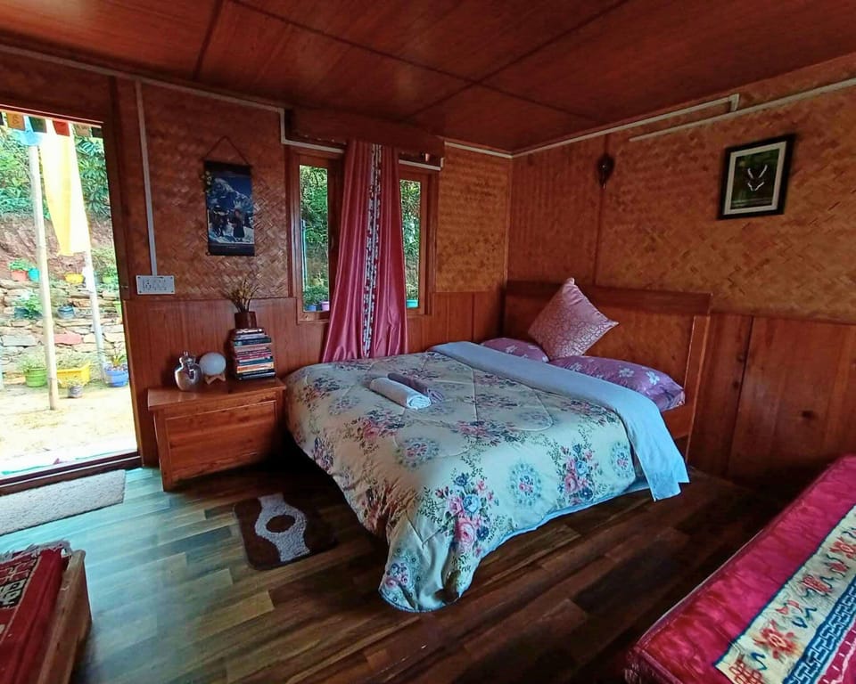Traditional Cottage, Private Bathroom, Mountain View | Desk, laptop workspace, bed sheets