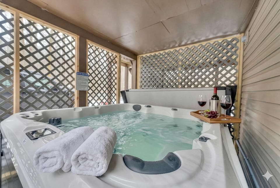 Indoor spa tub
