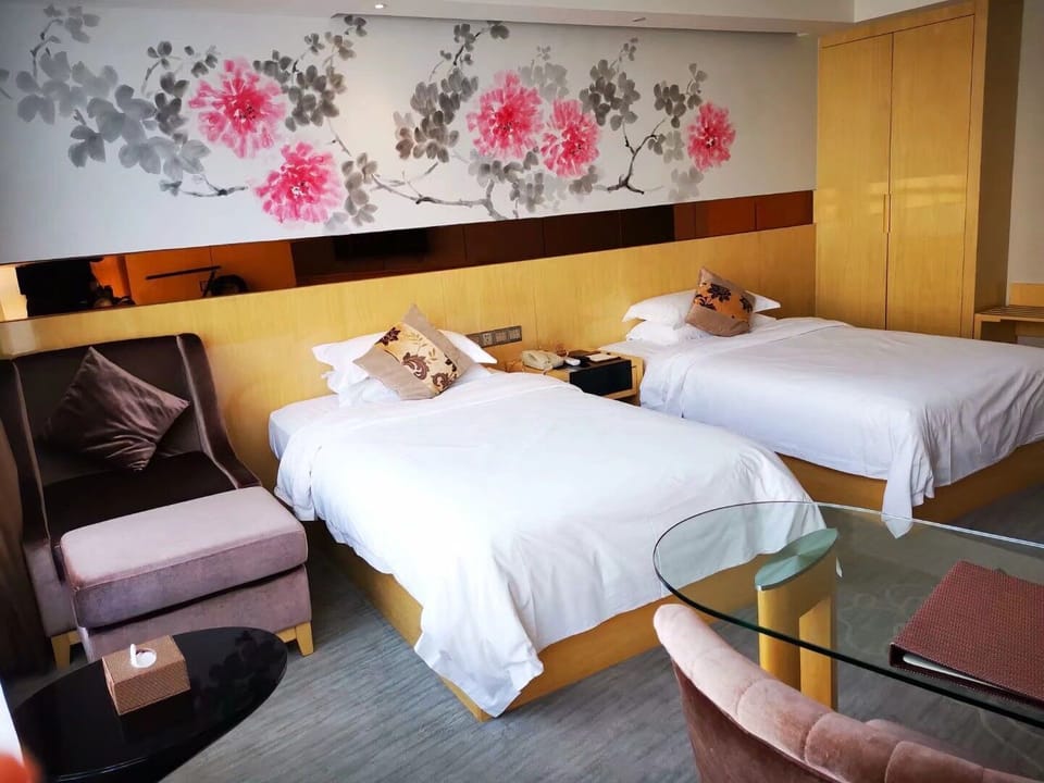 Basic Twin Room | Laptop workspace, soundproofing, iron/ironing board, free WiFi