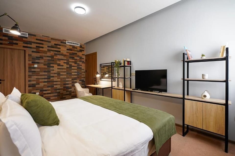 Double Room | Minibar, in-room safe, soundproofing, free WiFi