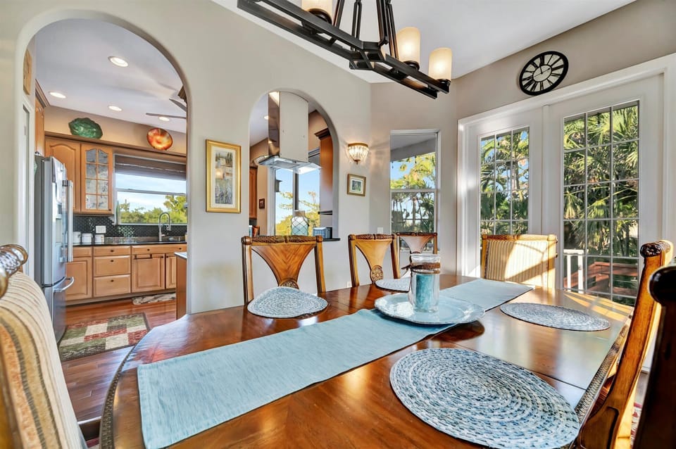 Executive House, 3 Bedrooms, Hot Tub | Dining