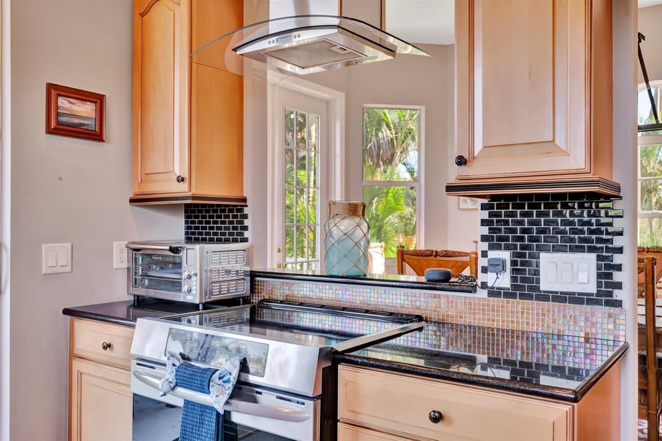 Executive House, 3 Bedrooms, Hot Tub | Private kitchen