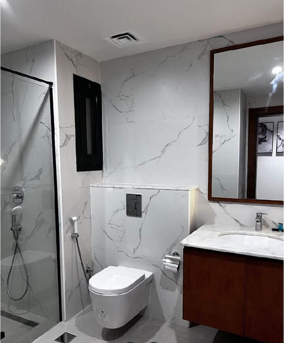 Deluxe Twin Room | In-room safe, iron/ironing board, WiFi (free)