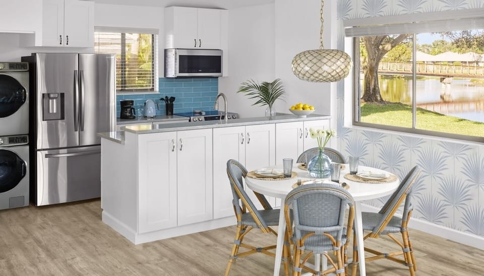 Cook effortlessly in a sparkling kitchen with lake views.