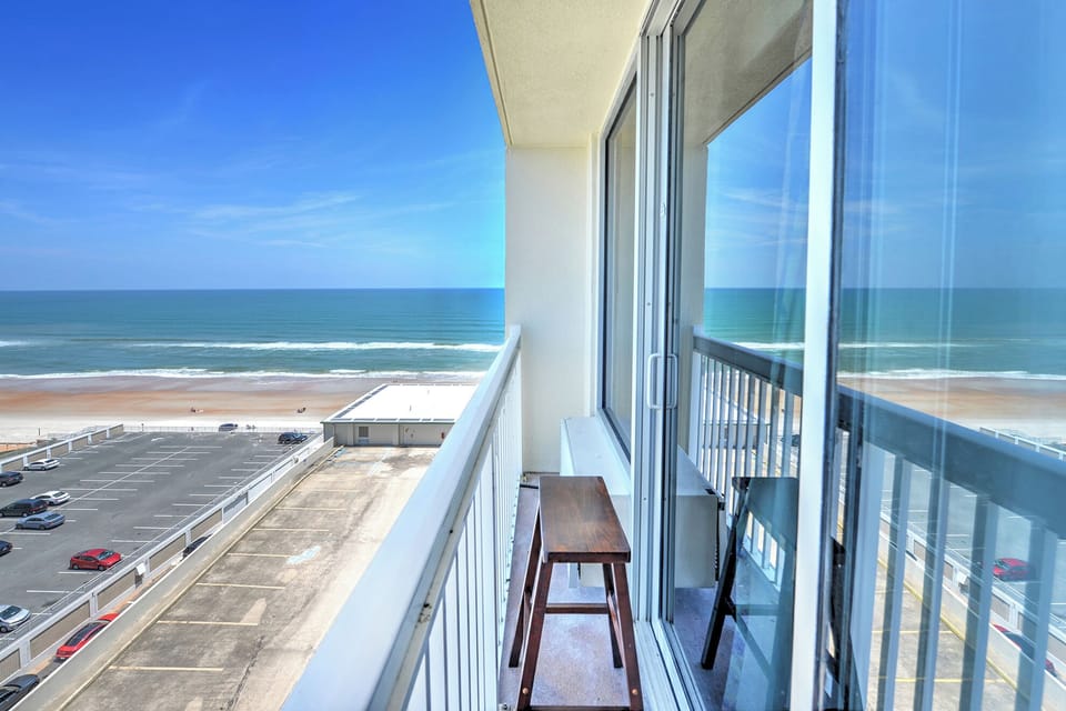 •	Breathtaking Views: Wake up to this! ☀️ Your private oceanfront balcony is the perfect spot for morning coffee, sunset happy hour, and endless views of Daytona Beach. Instant beach therapy guaranteed.